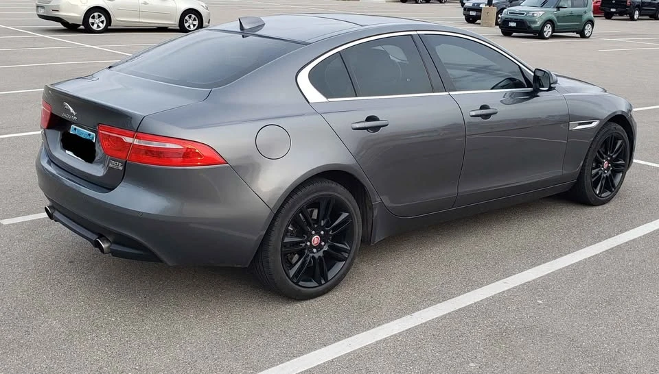 2019 Jaguar XE - Image 12 of 16