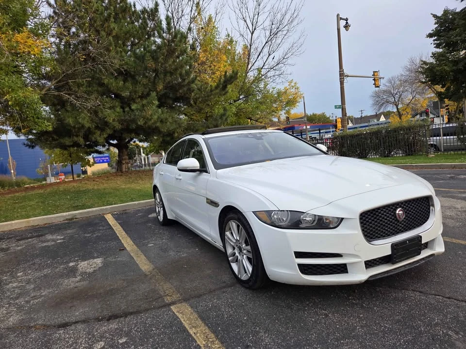 2019 Jaguar XE - Image 9 of 14