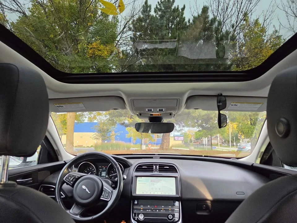 2019 Jaguar XE - Image 11 of 13
