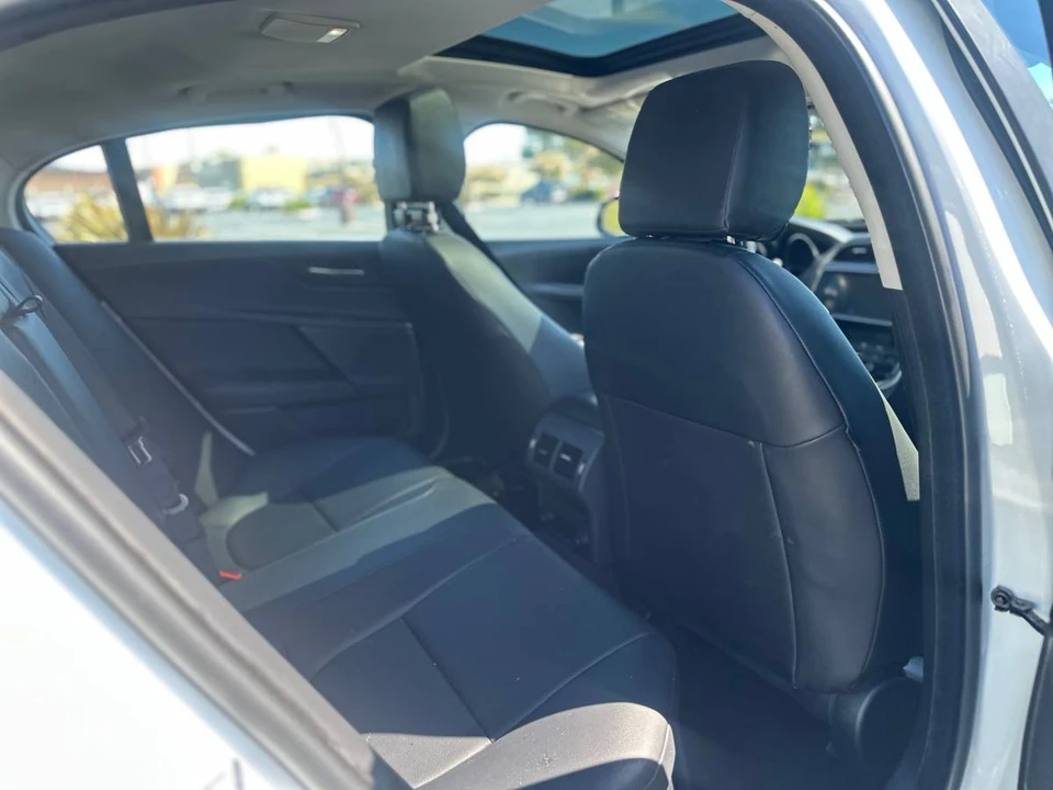 2019 Jaguar XE - Image 7 of 8