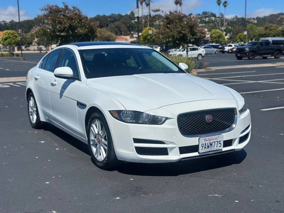 2019 Jaguar XE - Image 2 of 8