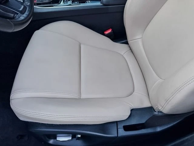 2019 Jaguar XE - Image 15 of 20
