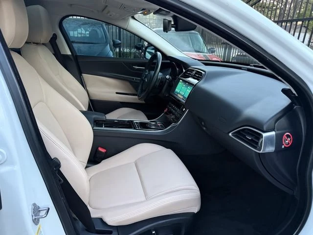 2019 Jaguar XE - Image 16 of 20