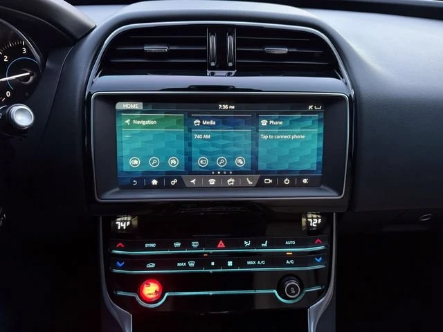2019 Jaguar XE - Image 10 of 20