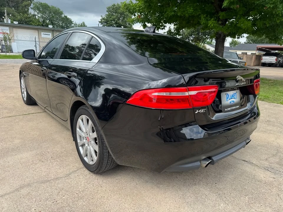 2019 Jaguar XE - Image 8 of 20