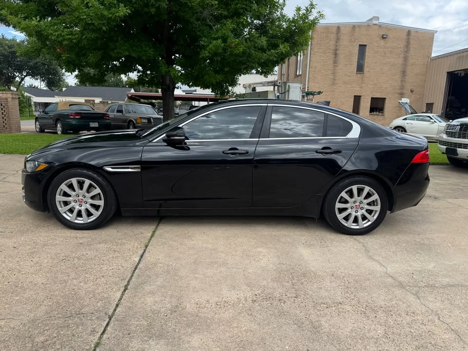 2019 Jaguar XE - Image 4 of 20