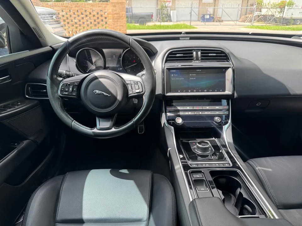 2019 Jaguar XE - Image 16 of 20