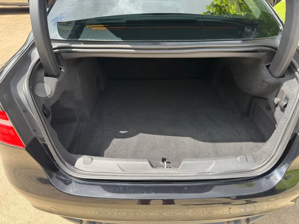 2019 Jaguar XE - Image 15 of 20