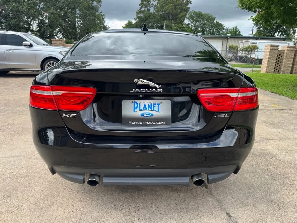 2019 Jaguar XE - Image 7 of 20