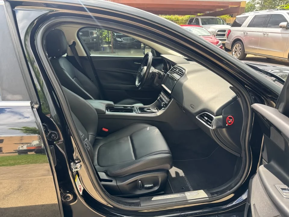 2019 Jaguar XE - Image 12 of 20