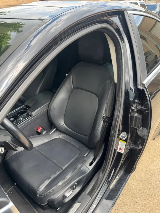 2019 Jaguar XE - Image 11 of 20