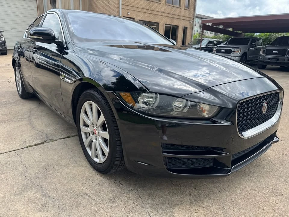 2019 Jaguar XE - Image 3 of 20