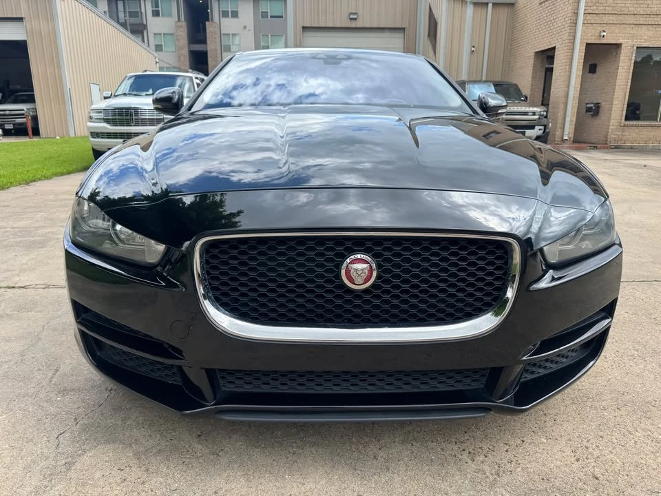 2019 Jaguar XE - Image 2 of 20
