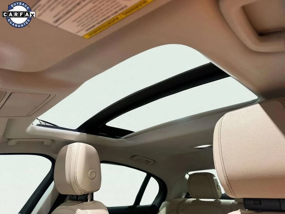 2019 Jaguar XE - Image 17 of 20