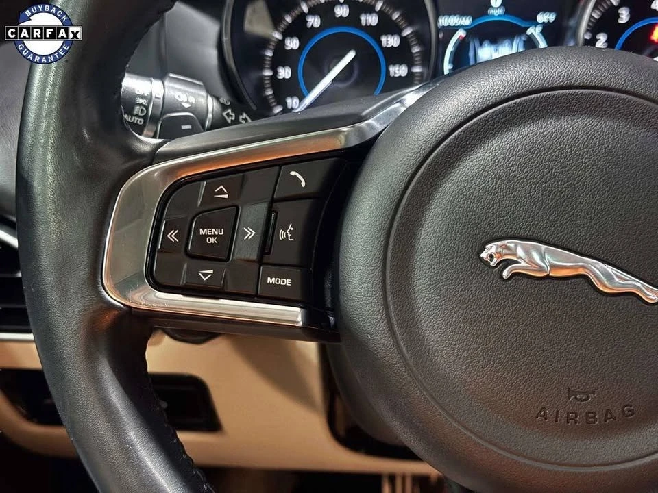 2019 Jaguar XE - Image 15 of 20