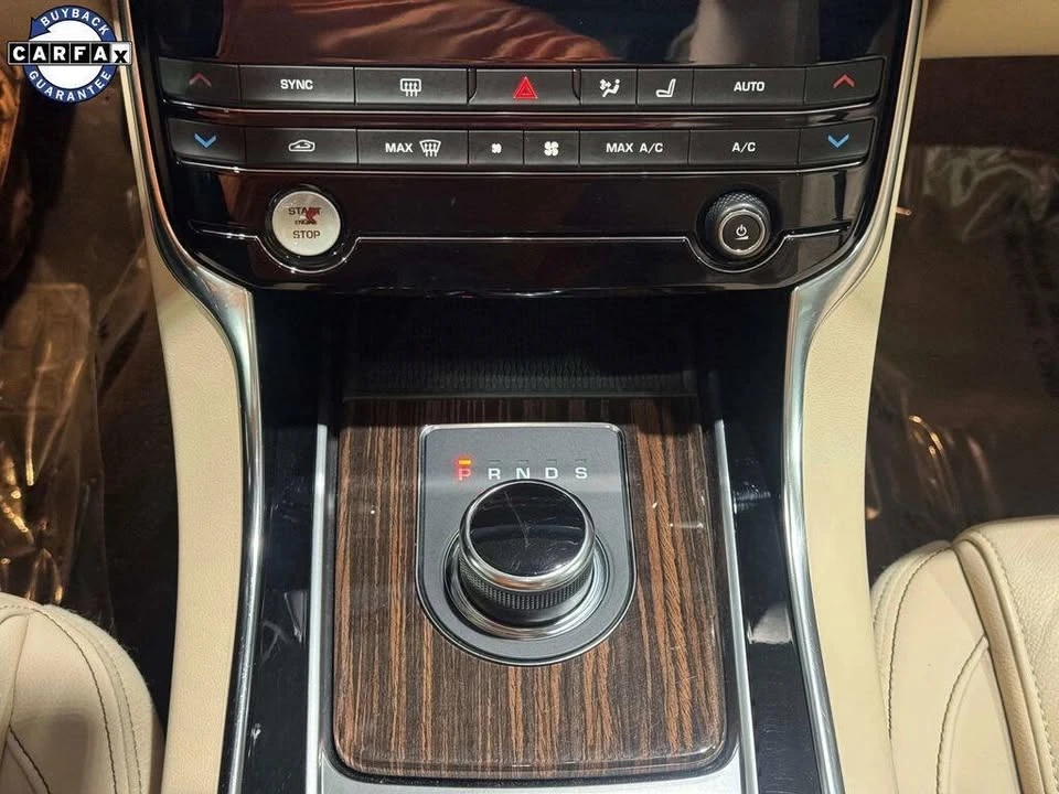 2019 Jaguar XE - Image 18 of 20