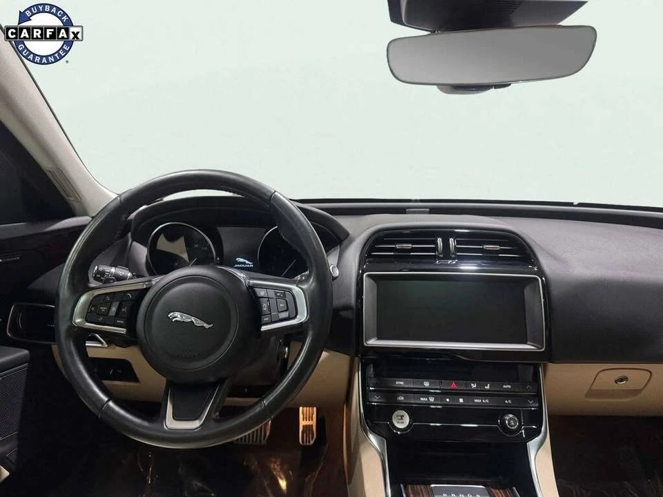 2019 Jaguar XE - Image 10 of 20