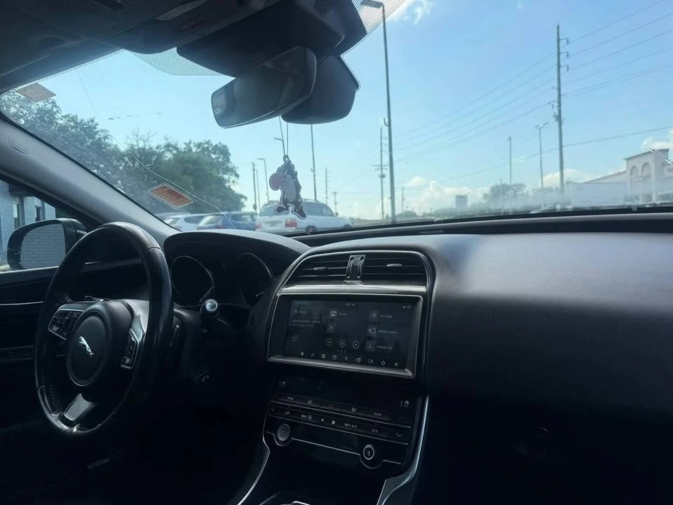 2019 Jaguar XE - Image 11 of 11