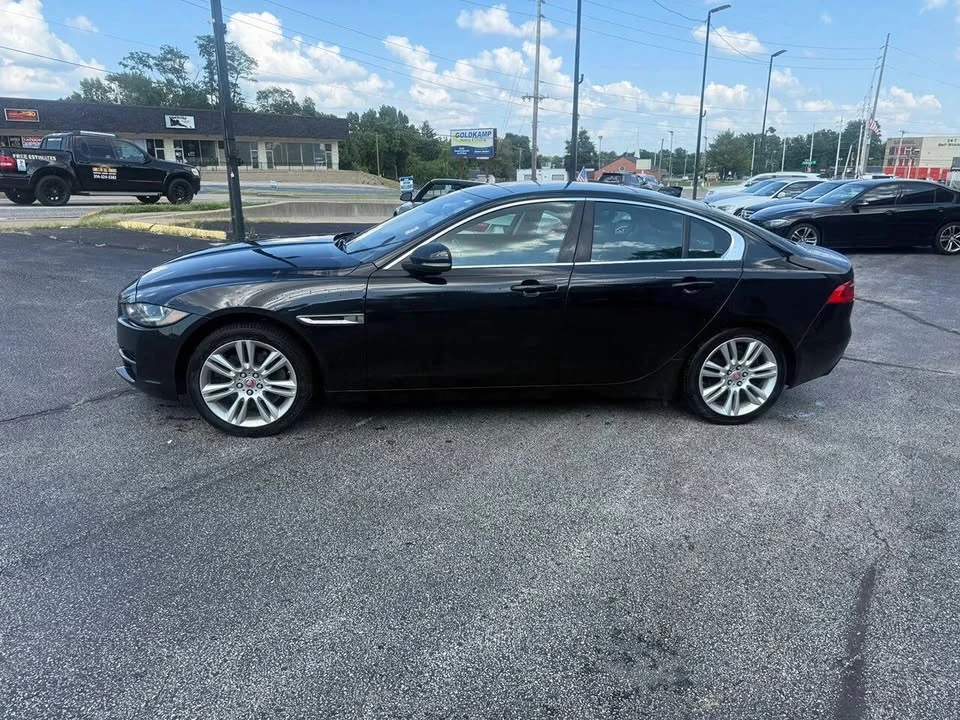 2019 Jaguar XE - Image 4 of 11