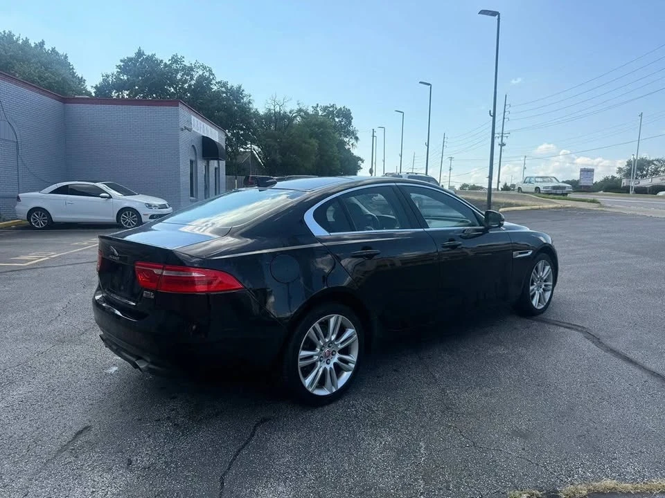 2019 Jaguar XE - Image 8 of 11