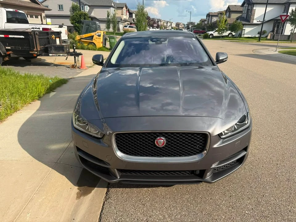 2019 Jaguar XE - Image 2 of 8