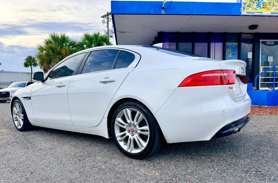 2019 Jaguar XE - Image 3 of 20