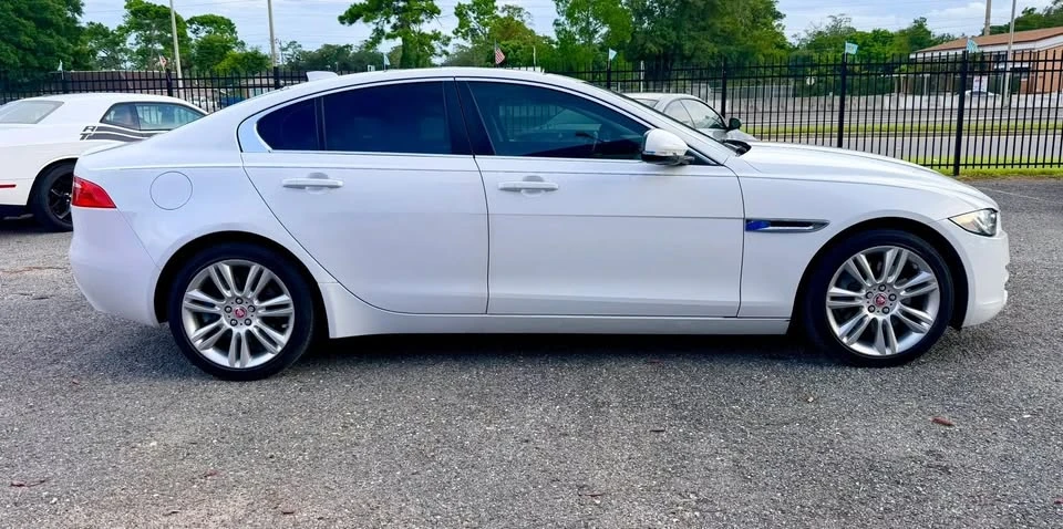2019 Jaguar XE - Image 6 of 20