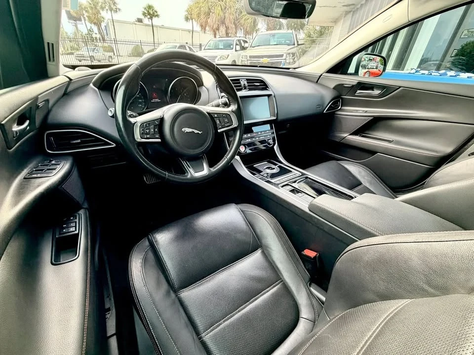2019 Jaguar XE - Image 18 of 20