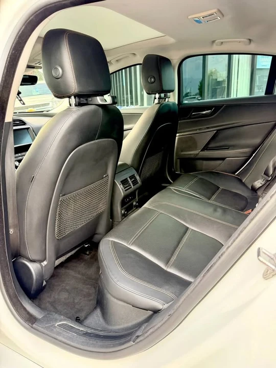 2019 Jaguar XE - Image 19 of 20