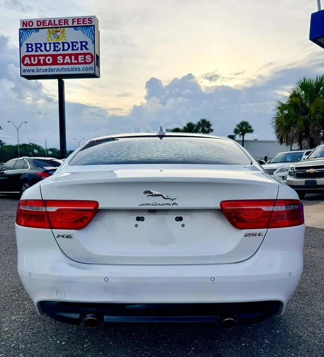 2019 Jaguar XE - Image 4 of 20