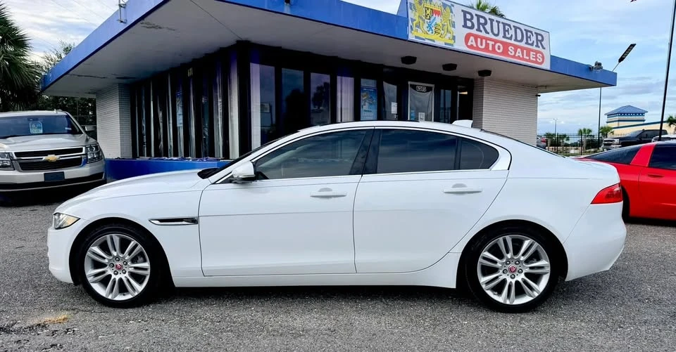 2019 Jaguar XE - Image 2 of 20