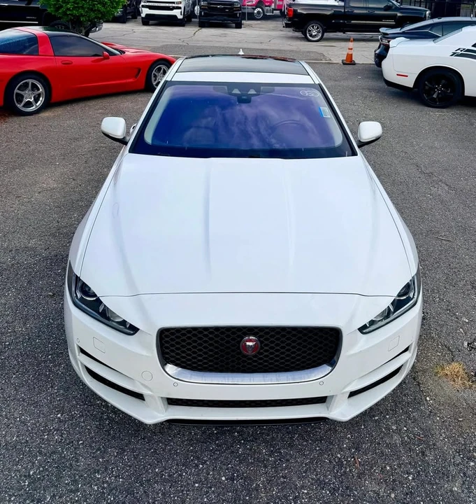 2019 Jaguar XE - Image 9 of 20