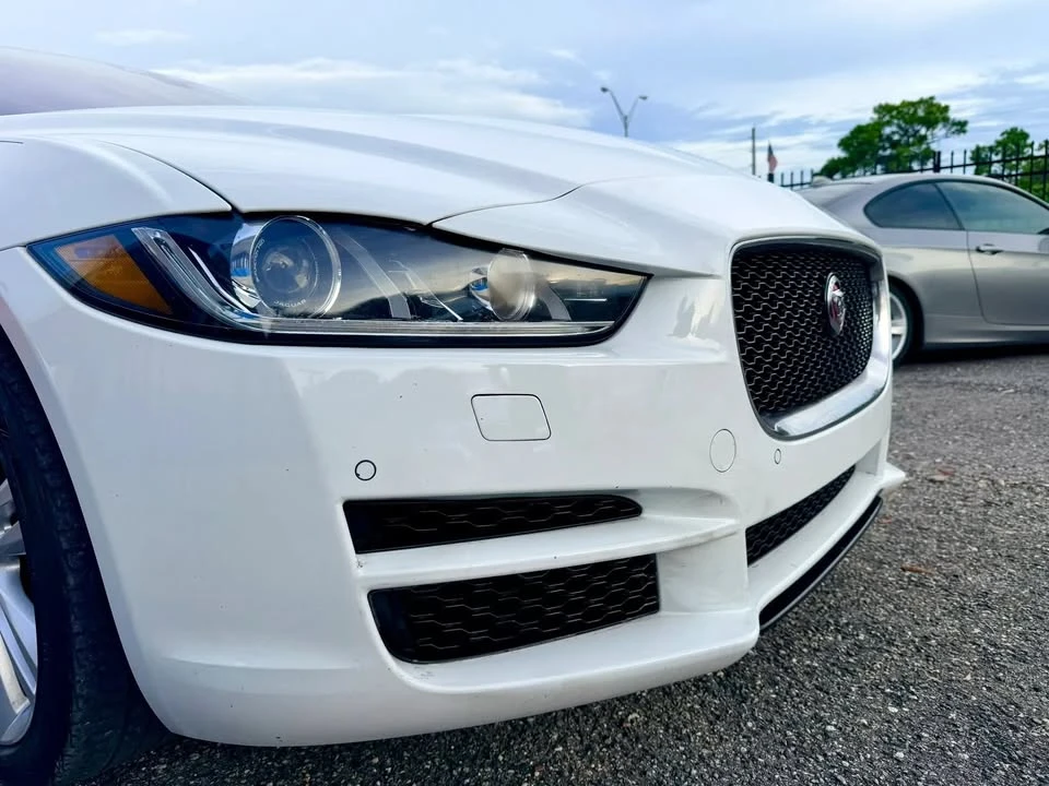 2019 Jaguar XE - Image 11 of 20