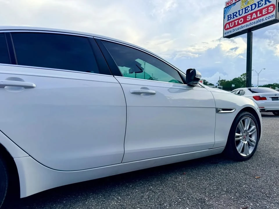 2019 Jaguar XE - Image 14 of 20