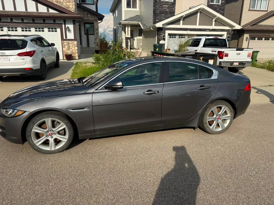 2019 Jaguar XE - Image 5 of 8