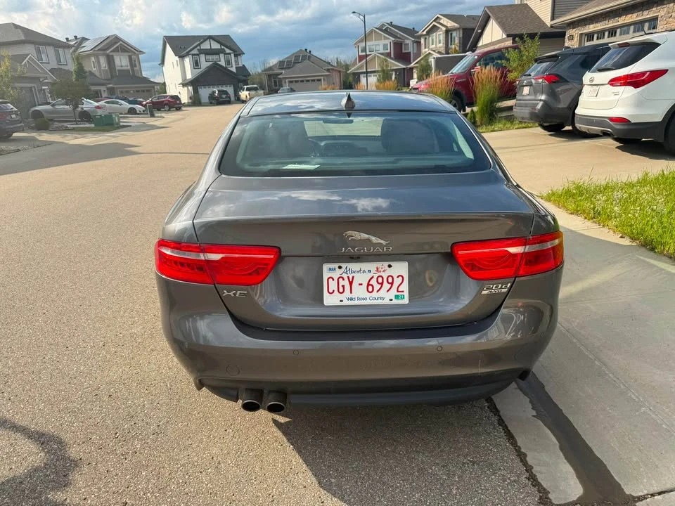 2019 Jaguar XE - Image 7 of 8