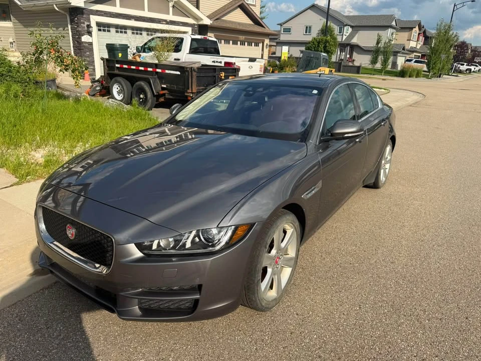 2019 Jaguar XE - Image 8 of 8