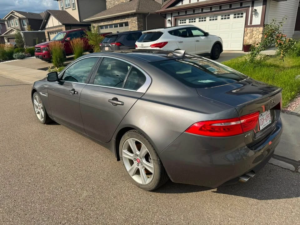 2019 Jaguar XE - Image 6 of 8
