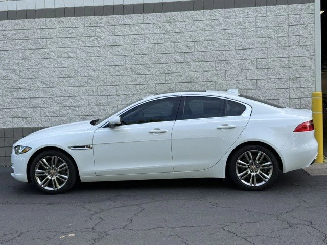2019 Jaguar XE - Image 11 of 18
