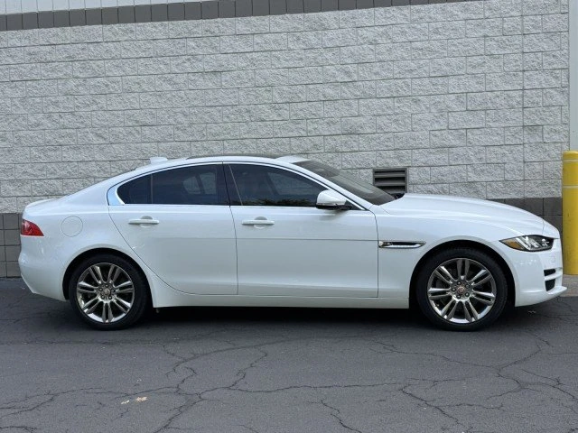 2019 Jaguar XE - Image 15 of 18
