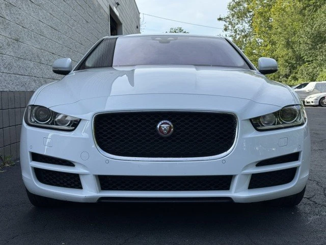 2019 Jaguar XE - Image 9 of 18