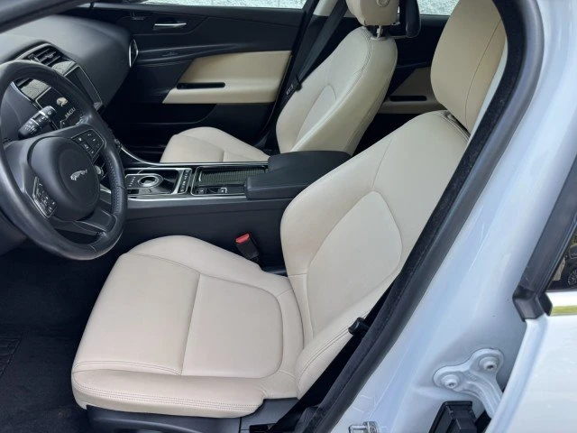 2019 Jaguar XE - Image 7 of 18