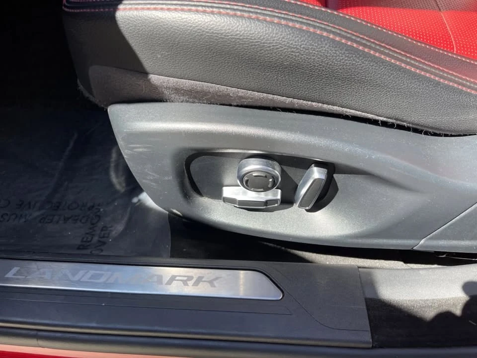2019 Jaguar XE - Image 14 of 15