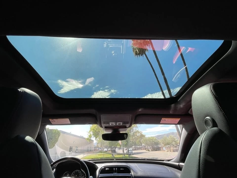 2019 Jaguar XE - Image 10 of 15