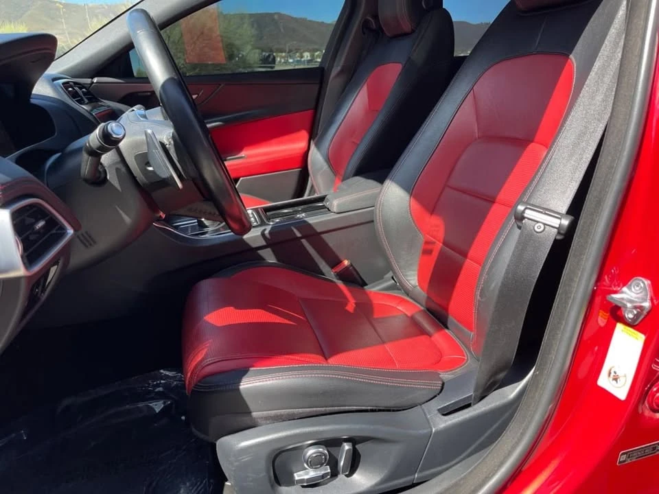 2019 Jaguar XE - Image 13 of 15