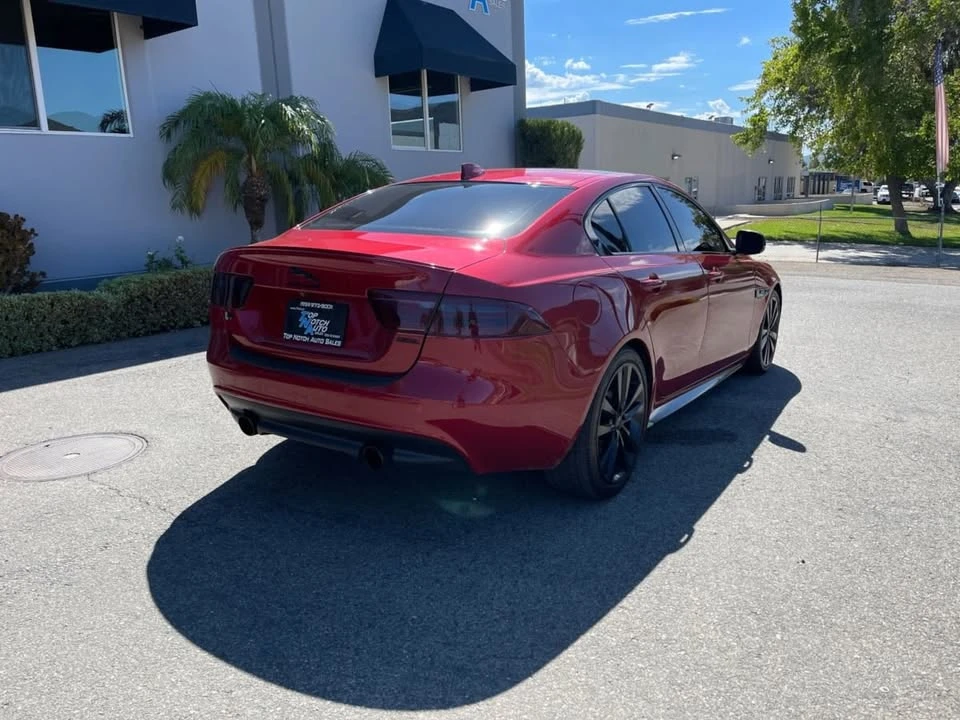 2019 Jaguar XE - Image 2 of 15