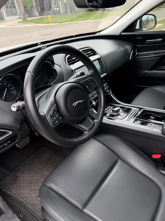 2019 Jaguar XE - Image 10 of 10