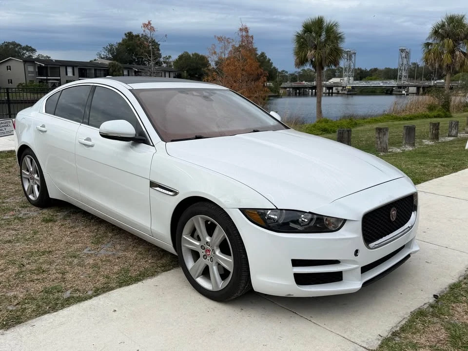 2019 Jaguar XE - Image 3 of 10