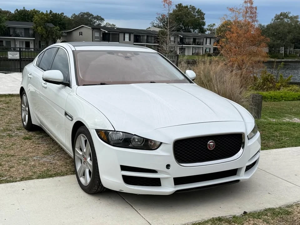 2019 Jaguar XE - Image 2 of 10