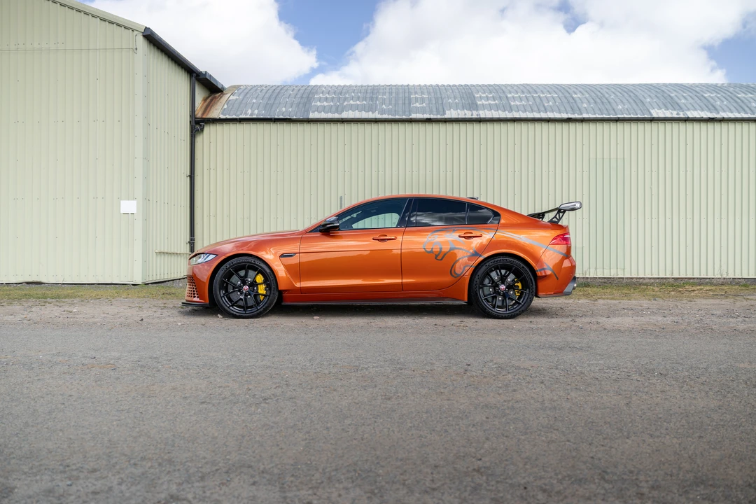 2019 Jaguar XE - Image 8 of 31